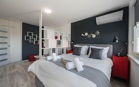 Above The Sea Apartment